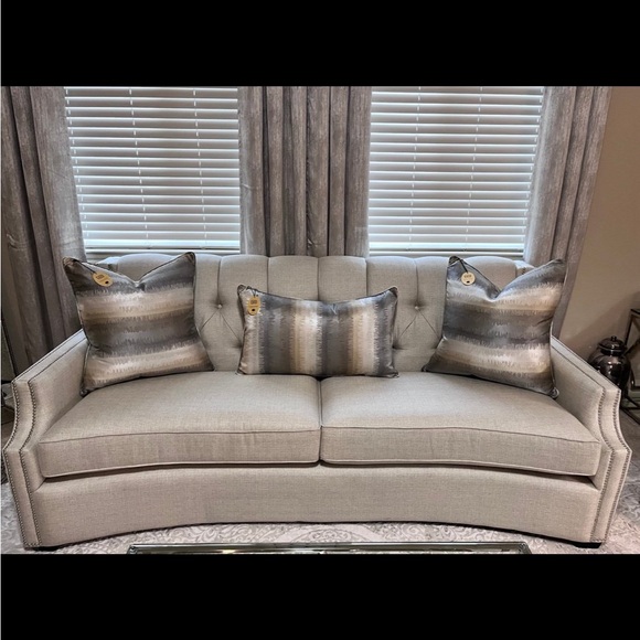 1-NWT CALLISTO HOME METALLIC ABSTRACT DESIGN LUMBAR 18"X30" DECORATIVE PILLOW - Picture 8 of 12